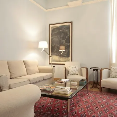 Lavish Neoclassical Lykavittos Lägenhet